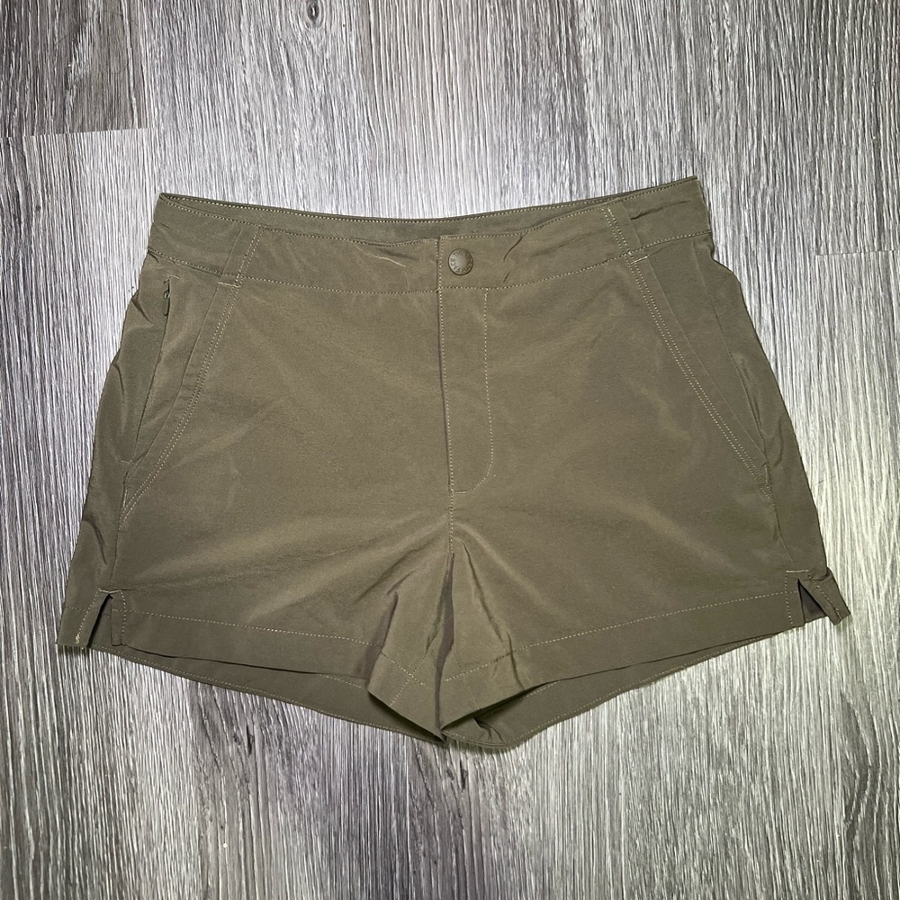 nice olive green military shorts THE NORTH FACE size 4
